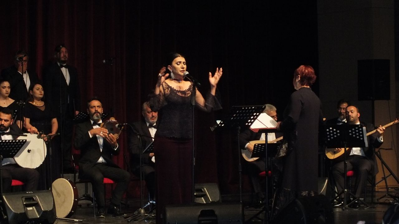 Sivas'ta THM Korosu "Ata'yı Anma" konser verdi