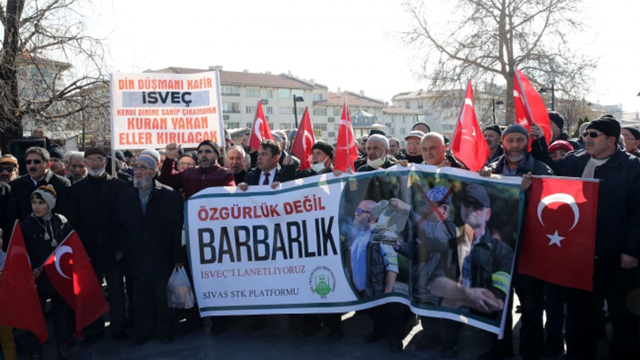 İsveç'te Kur'an-ı Kerim'in yakılması Sivas'ta protesto edildi