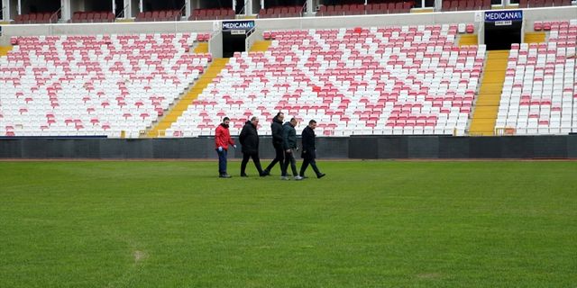 Sivas 4 Eylül Stadyumu'nun zemininde inceleme yapıldı
