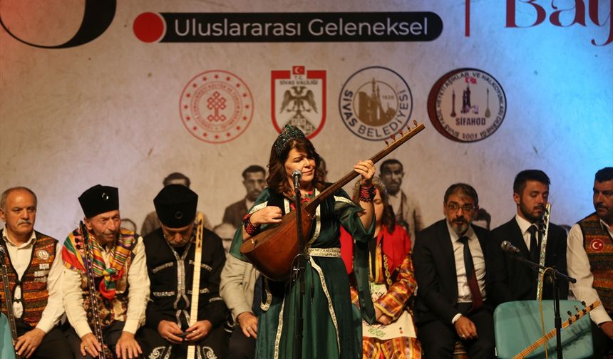 Sivas'ta 15. Uluslararası Geleneksel Aşıklar Bayramı düzenlendi