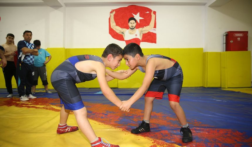 Taha Akgül'ü güreşe kazandıran kulüpte yeni şampiyonlar yetişiyor