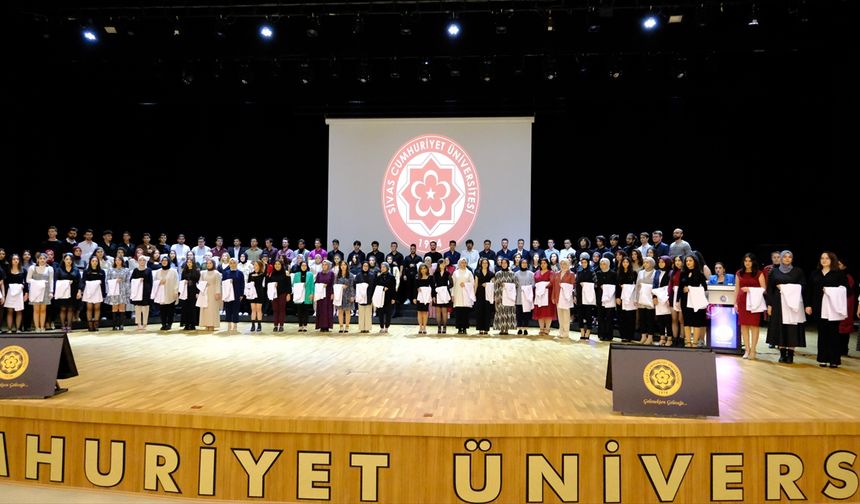 Sivas Cumhuriyet Üniversitesi Diş Hekimliği Fakültesinde önlük giyme töreni düzenlendi