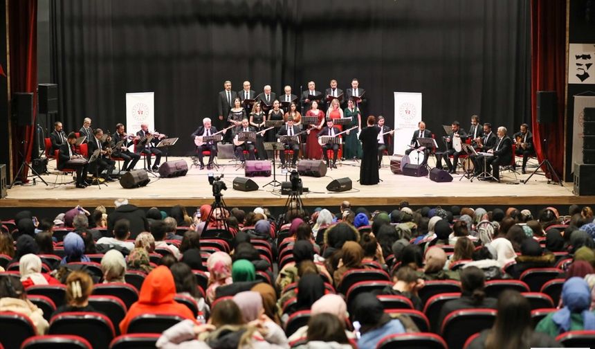 Sivas'ta THM Korosu konser verdi