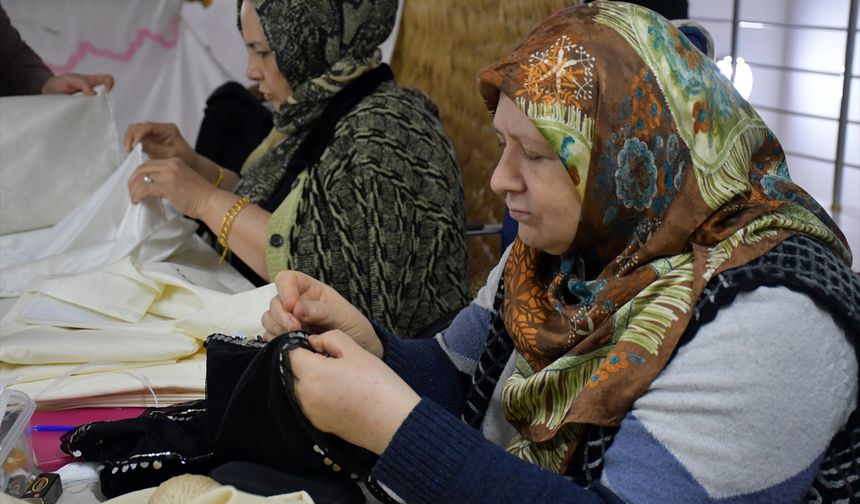 Sivas'ta "Çöplükte hazine var" temasıyla yola çıkan kadınlar eski çeyizlerden gelir elde ediyor
